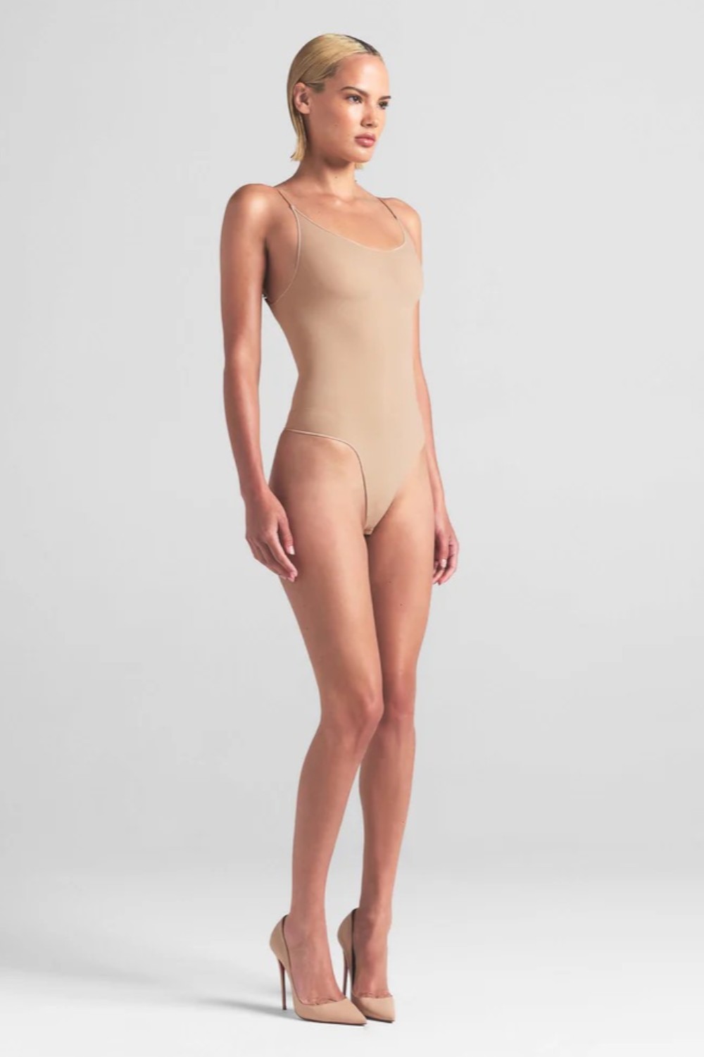 תמונת כל הלוק של THONG BODYSUIT